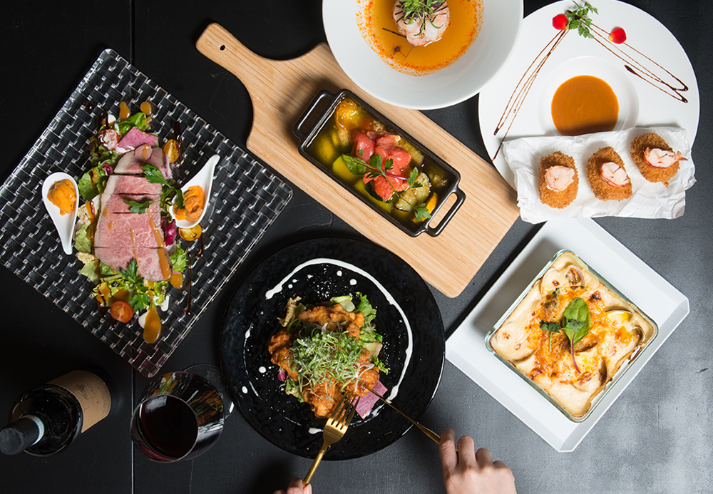 DINING & BAR